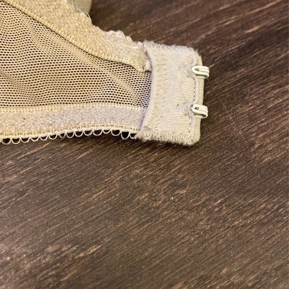 Vera Wang Bra 34C - Picture 6 of 8